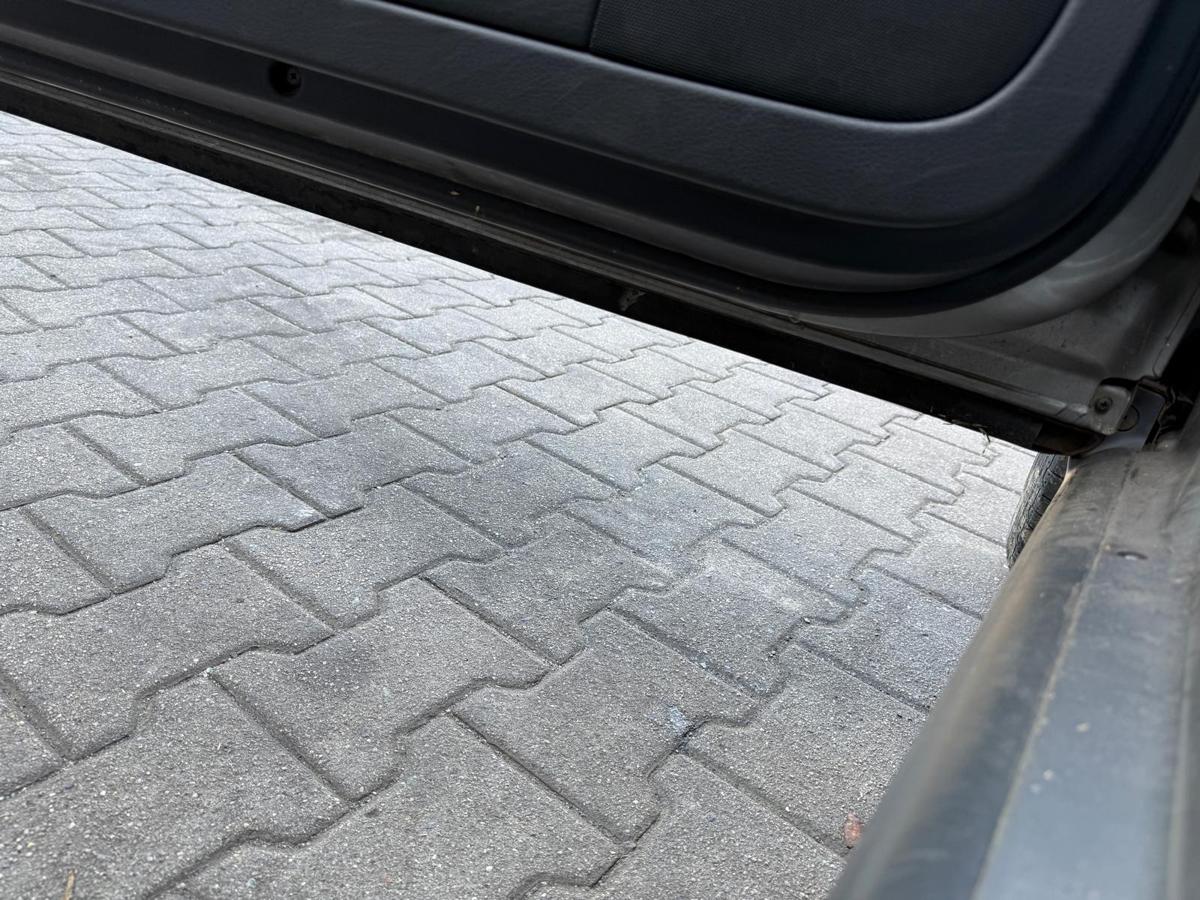 Audi A4 B6 original Tür vorn links LY7Q Atlasgrau Metallic Rohbau BJ03